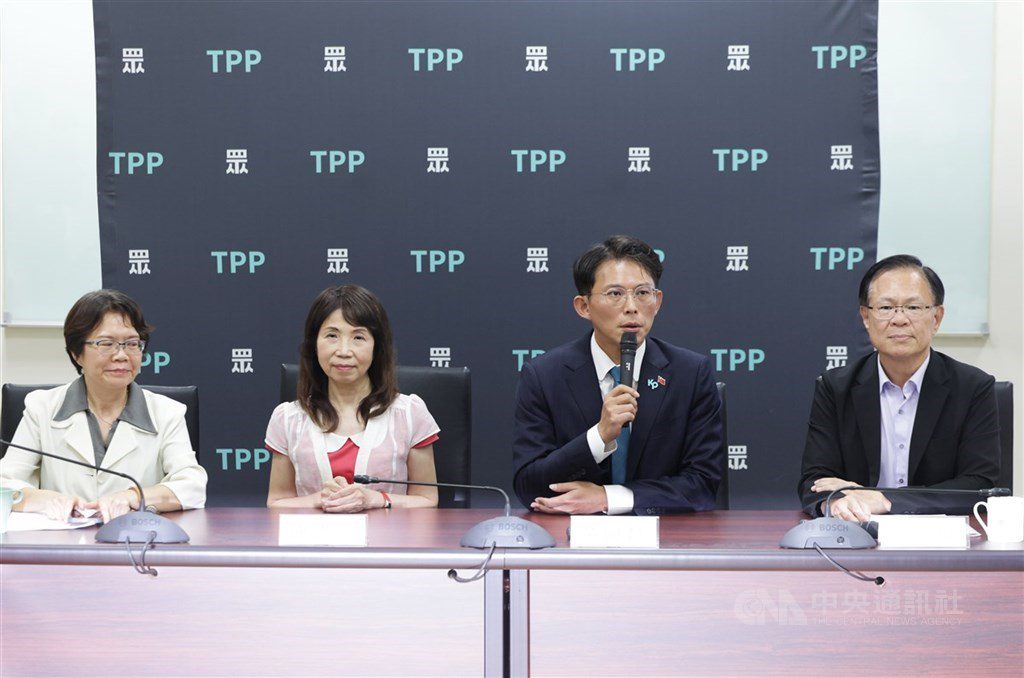 行政院宣傳普發現金 民眾黨團批「卓非今是」 行政院宣傳普發現金 民眾黨團批「卓非今是」