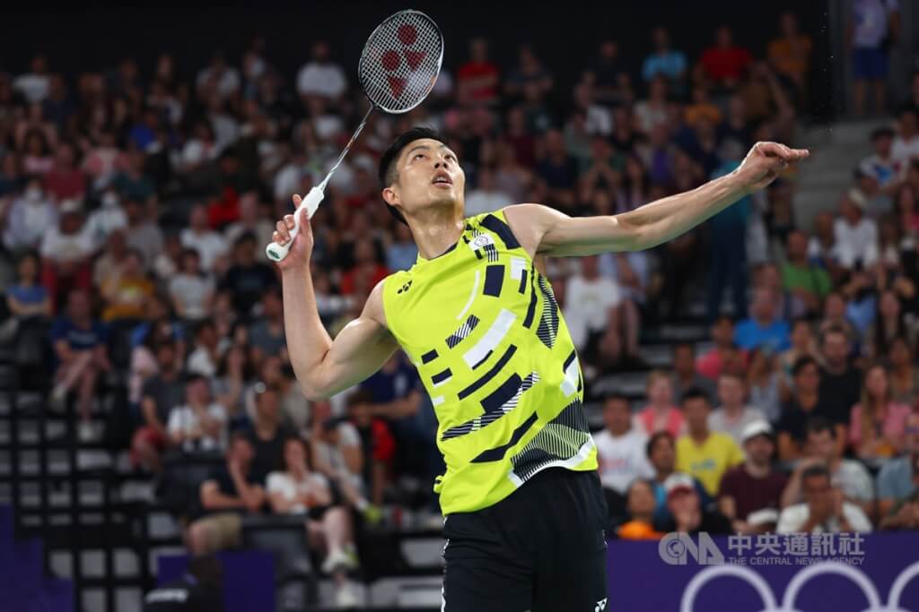 周天成直落二擊敗駱建佑　前進韓國羽賽男單4強