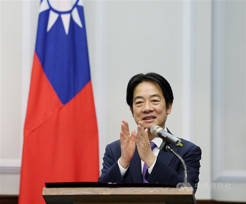 9月開學季 賴總統:我減負擔挺你讀冊 9月開學季 賴總統:我減負擔挺你讀冊