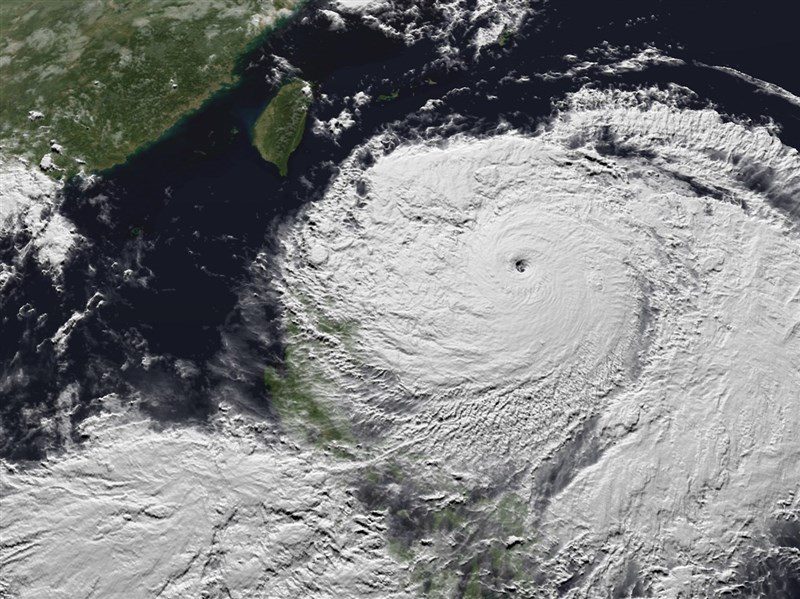 颱風樺加沙結構完整 暫居2025年風王 颱風樺加沙結構完整 暫居2025年風王