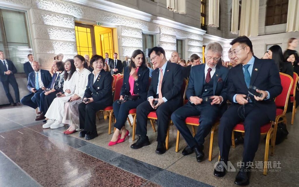 故宮捷克展揭幕  江啟臣領跨黨派立委支持文化外交