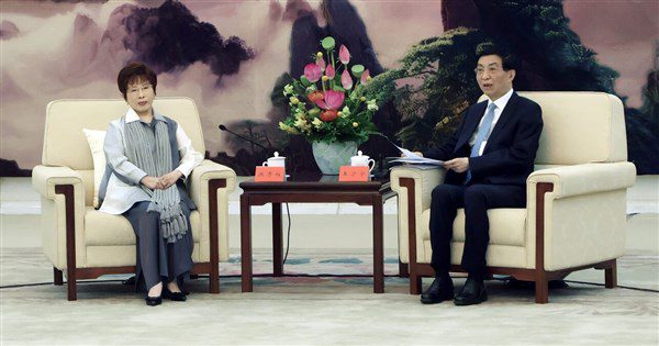 王滬寧會見洪秀柱 稱抗戰紀念活動彰顯中華兒女團結 王滬寧會見洪秀柱 稱抗戰紀念活動彰顯中華兒女團結