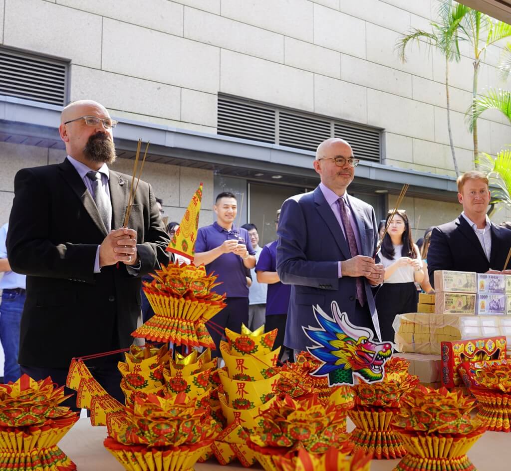 AIT普渡在地零食上供桌 谷立言中文誦讀祝禱文 AIT普渡在地零食上供桌 谷立言中文誦讀祝禱文