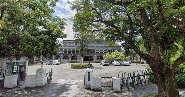 與總統合影遭諷學生提告 蘭陽女中:給予最大尊重 與總統合影遭諷學生提告 蘭陽女中:給予最大尊重