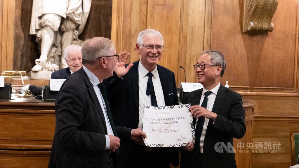 法國人鐵胡萬推廣台灣電影 獲頒台法文化獎 法國人鐵胡萬推廣台灣電影 獲頒台法文化獎