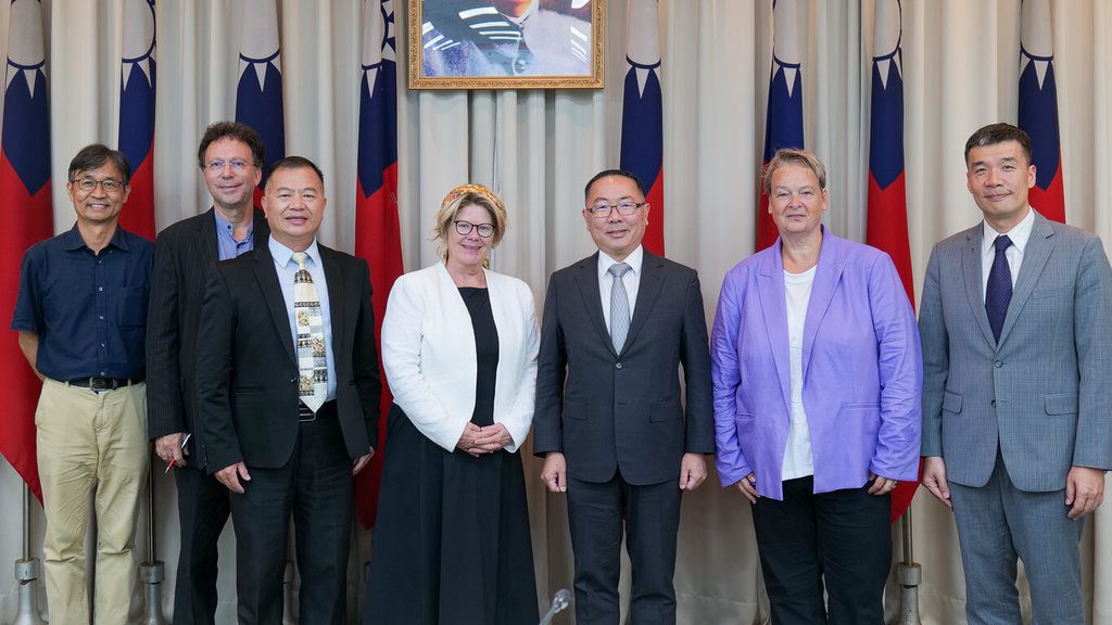 德訪團拜會政院交流轉型正義 盼攜手強化民主韌性 德訪團拜會政院交流轉型正義 盼攜手強化民主韌性