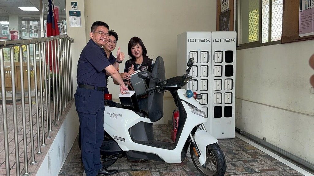 台南首座派出所機車換電站解里程焦慮 警民共享 台南首座派出所機車換電站解里程焦慮 警民共享