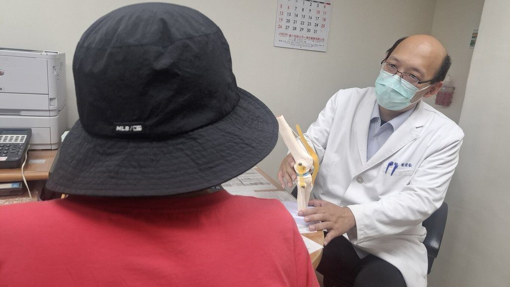 腳跟痛難久站 醫檢出鞋子支撐不當引發足底筋膜炎 腳跟痛難久站 醫檢出鞋子支撐不當引發足底筋膜炎