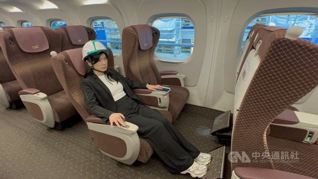 高鐵新車廂亮點多 行李架加深、下沉式座椅更舒適 高鐵新車廂亮點多 行李架加深、下沉式座椅更舒適