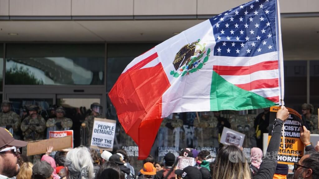 與聯邦移民執法對峙愈烈 加州長下令不得蒙面執勤 與聯邦移民執法對峙愈烈 加州長下令不得蒙面執勤