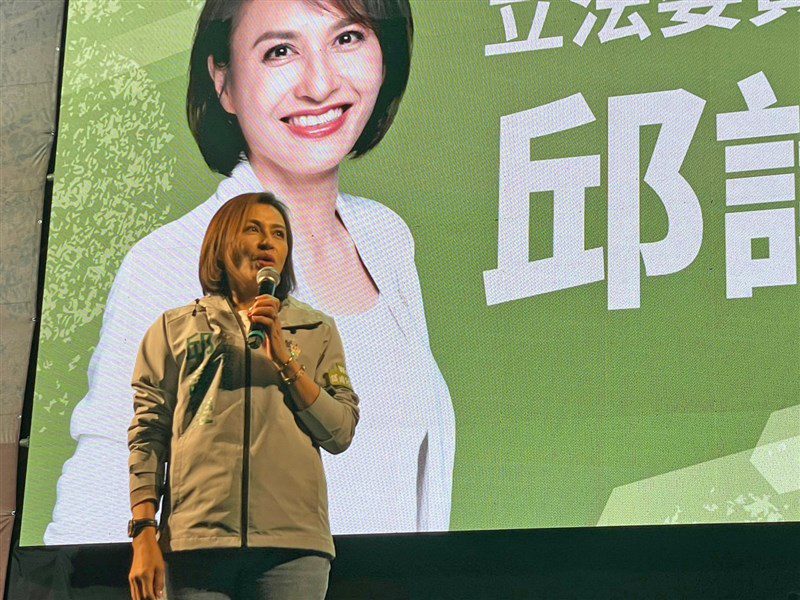 邱議瑩涉持紙扇打羅智強臉 北檢聲請簡易判決處刑 邱議瑩涉持紙扇打羅智強臉 北檢聲請簡易判決處刑