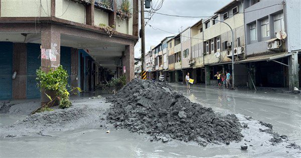 馬太鞍溪堰塞湖溢流 花蓮縣府設賑災專戶 馬太鞍溪堰塞湖溢流 花蓮縣府設賑災專戶