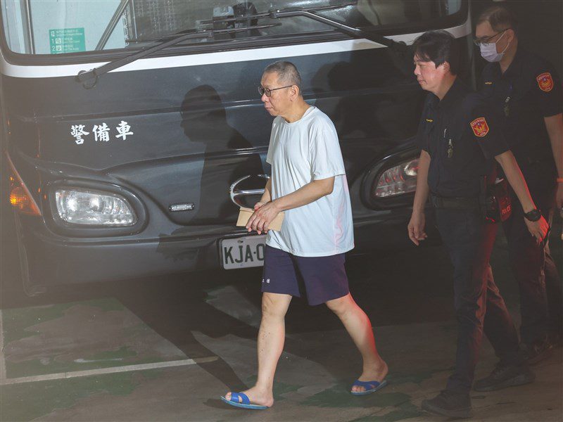 柯文哲7000萬元交保 抵北院配戴電子腳鐶 柯文哲7000萬元交保 抵北院配戴電子腳鐶