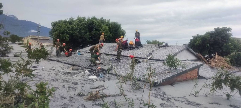 假日不打烊  何博文27日領百人志工團挺進花蓮災區