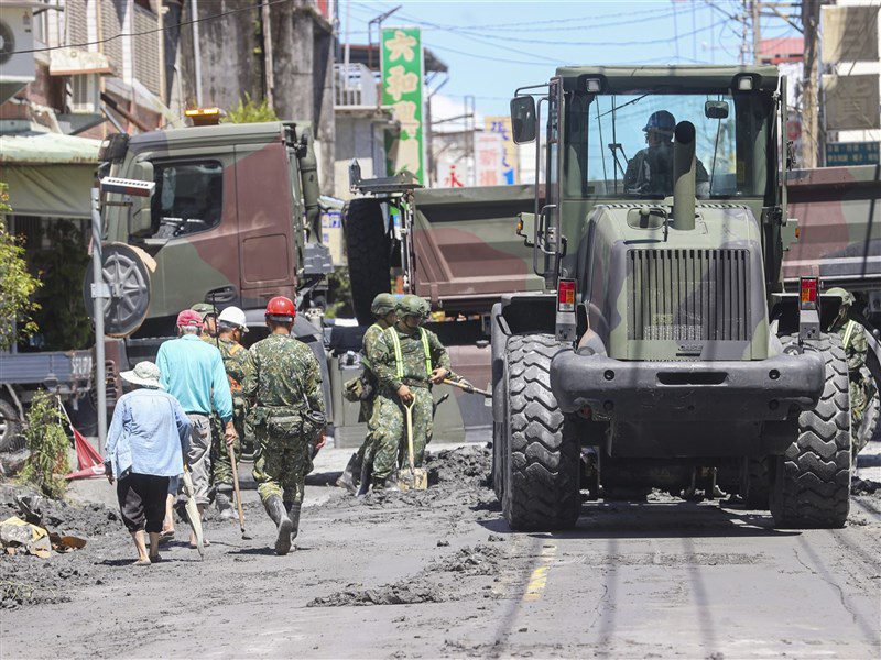 卓榮泰:把握黃金時間持續搜救 確保災區物資充足 卓榮泰:把握黃金時間持續搜救 確保災區物資充足
