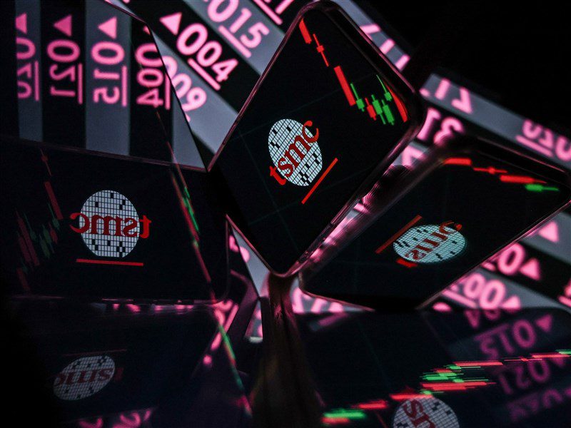 半導體展題材發酵 台股開高震盪漲52點創收盤新高 半導體展題材發酵 台股開高震盪漲52點創收盤新高