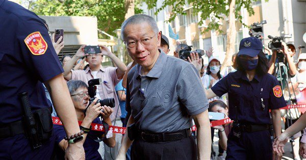 柯文哲批檢惡劣、應曉薇求續交保 不上銬待候審室 柯文哲批檢惡劣、應曉薇求續交保 不上銬待候審室