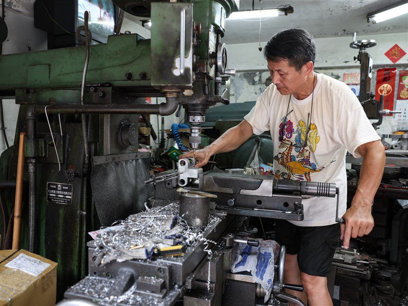 美國關稅衝擊擴大 全台7334人減班休息 美國關稅衝擊擴大 全台7334人減班休息