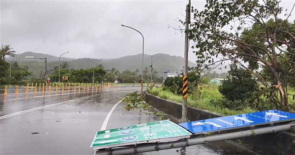 颱風樺加沙持續西行 花東、屏東列降雨警戒區 颱風樺加沙持續西行 花東、屏東列降雨警戒區
