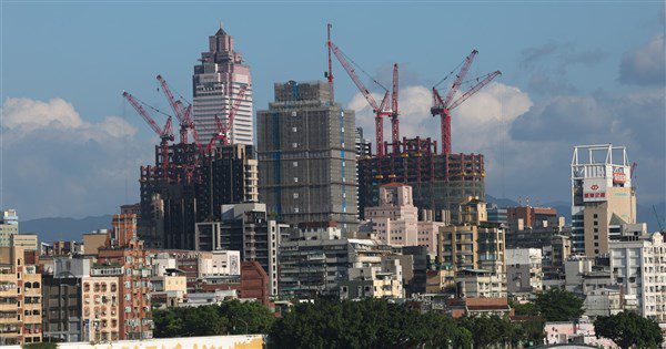 房地產非經濟火車頭 央行:經濟成長貢獻不如製造業 房地產非經濟火車頭 央行:經濟成長貢獻不如製造業