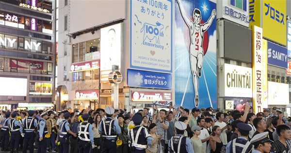 阪神虎央聯奪冠 道頓堀川29人跳河慶祝 阪神虎央聯奪冠 道頓堀川29人跳河慶祝