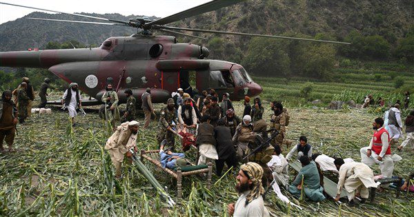 阿富汗地震逾800死 村莊一夜夷平、災民露宿街頭 阿富汗地震逾800死 村莊一夜夷平、災民露宿街頭