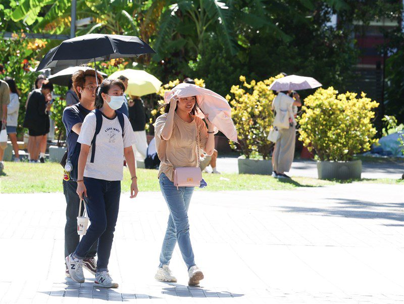 北南5縣市防高溫 吳德榮:午後留意局部較大雨勢 北南5縣市防高溫 吳德榮:午後留意局部較大雨勢