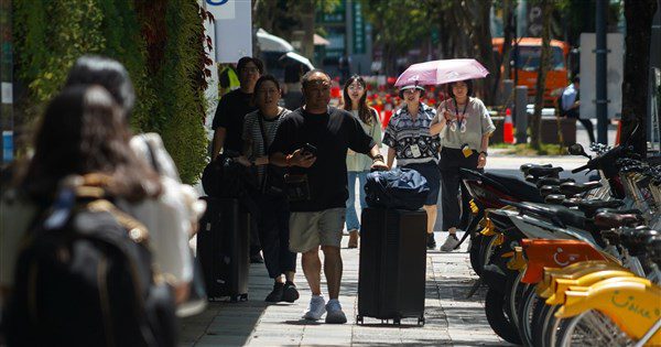 水氣增台東屏東恐較大雨勢 大台北桃園防37度高溫 水氣增台東屏東恐較大雨勢 大台北桃園防37度高溫