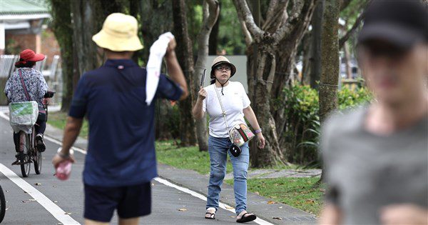 25日午後山區防雷陣雨 大台北、桃竹高溫上看36度 25日午後山區防雷陣雨 大台北、桃竹高溫上看36度