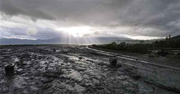 馬太鞍溪堰塞湖溢流水位曾1小時降26公尺 狀況不明 馬太鞍溪堰塞湖溢流水位曾1小時降26公尺 狀況不明
