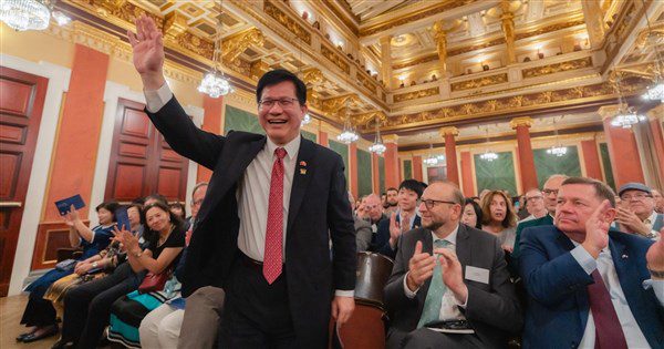 林佳龍訪歐行落幕 最後一站見奧地利議員感謝挺台 林佳龍訪歐行落幕 最後一站見奧地利議員感謝挺台