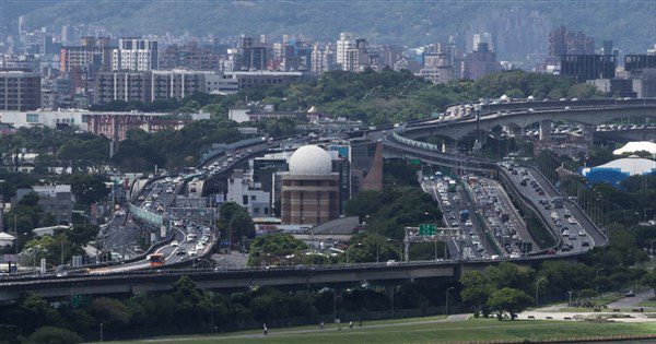 教師節連假第2天 國道上午估7路段壅塞 教師節連假第2天 國道上午估7路段壅塞