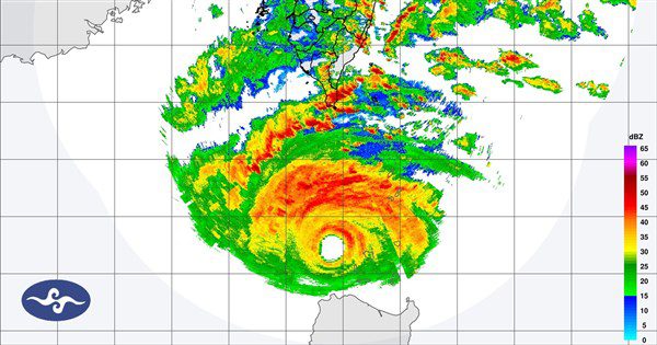颱風樺加沙已達強度巔峰 估23日上午解陸警 颱風樺加沙已達強度巔峰 估23日上午解陸警