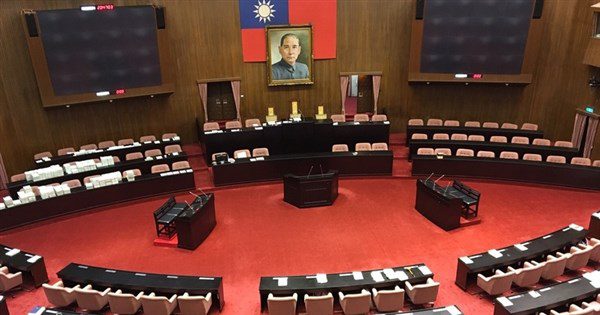 柯建銘續任民進黨團總召 幹事長鍾佳濱、書記長陳培瑜 柯建銘續任民進黨團總召 幹事長鍾佳濱、書記長陳培瑜