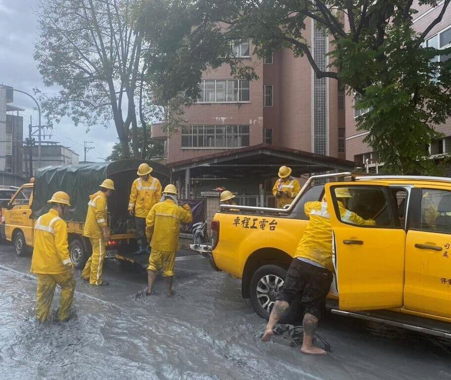 台電:積水、泥濘影響搶修 花蓮有95戶仍停電 台電:積水、泥濘影響搶修 花蓮有95戶仍停電