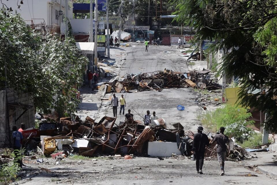 海地黑幫橫行逾50死 屍體遺留草叢遭狗啃食 海地黑幫橫行逾50死 屍體遺留草叢遭狗啃食