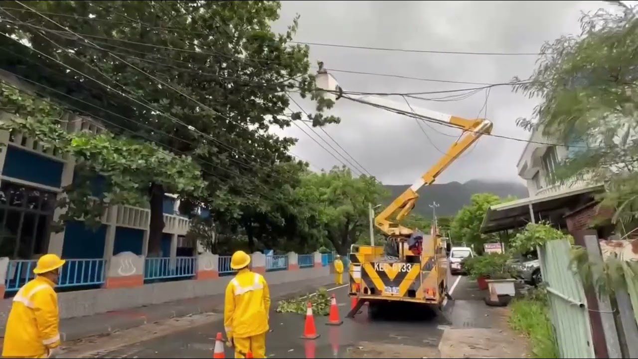 颱風樺加沙觸陸 屏東山區撤145人、停電逾千戶 颱風樺加沙觸陸 屏東山區撤145人、停電逾千戶