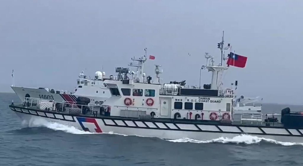 中國海警船頻繁出沒金門水域 海巡全程併航驅離 中國海警船頻繁出沒金門水域 海巡全程併航驅離