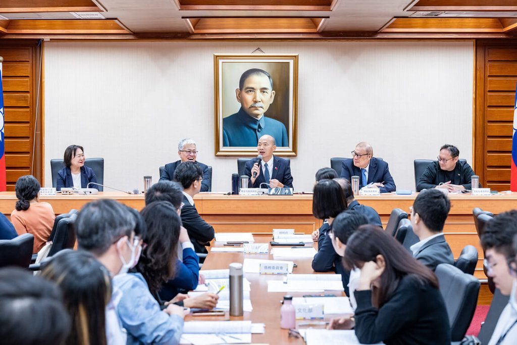 韓國瑜:國慶籌備衝刺 盼滴水不漏呈現高水準盛典 韓國瑜:國慶籌備衝刺 盼滴水不漏呈現高水準盛典