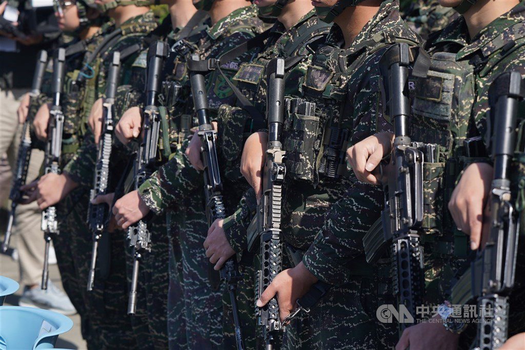 綠:積極提升軍人待遇 人民有智慧明辨誰照顧國軍 綠:積極提升軍人待遇 人民有智慧明辨誰照顧國軍