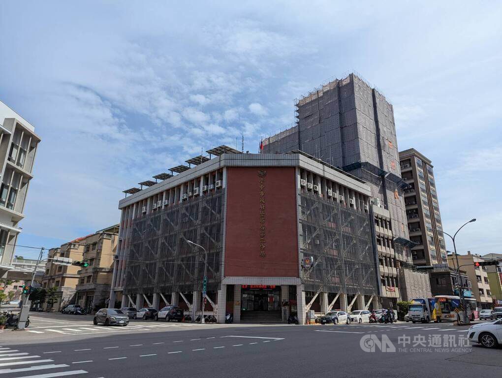 台中影城衝突 男子不滿鄰座滑手機毆傷女子送辦 台中影城衝突 男子不滿鄰座滑手機毆傷女子送辦