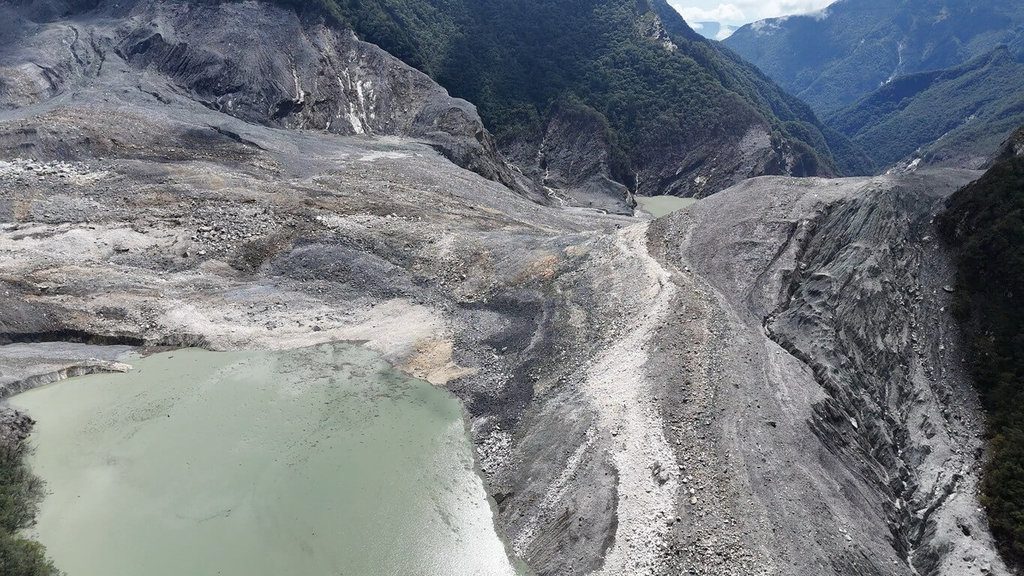 民進黨整理堰塞湖溢流時間軸 綠委籲藍白別口水戰 民進黨整理堰塞湖溢流時間軸 綠委籲藍白別口水戰