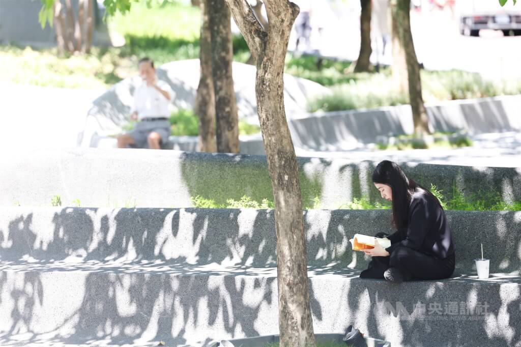 大台北、南高屏10日防高溫 各地局部午後雷陣雨 大台北、南高屏10日防高溫 各地局部午後雷陣雨