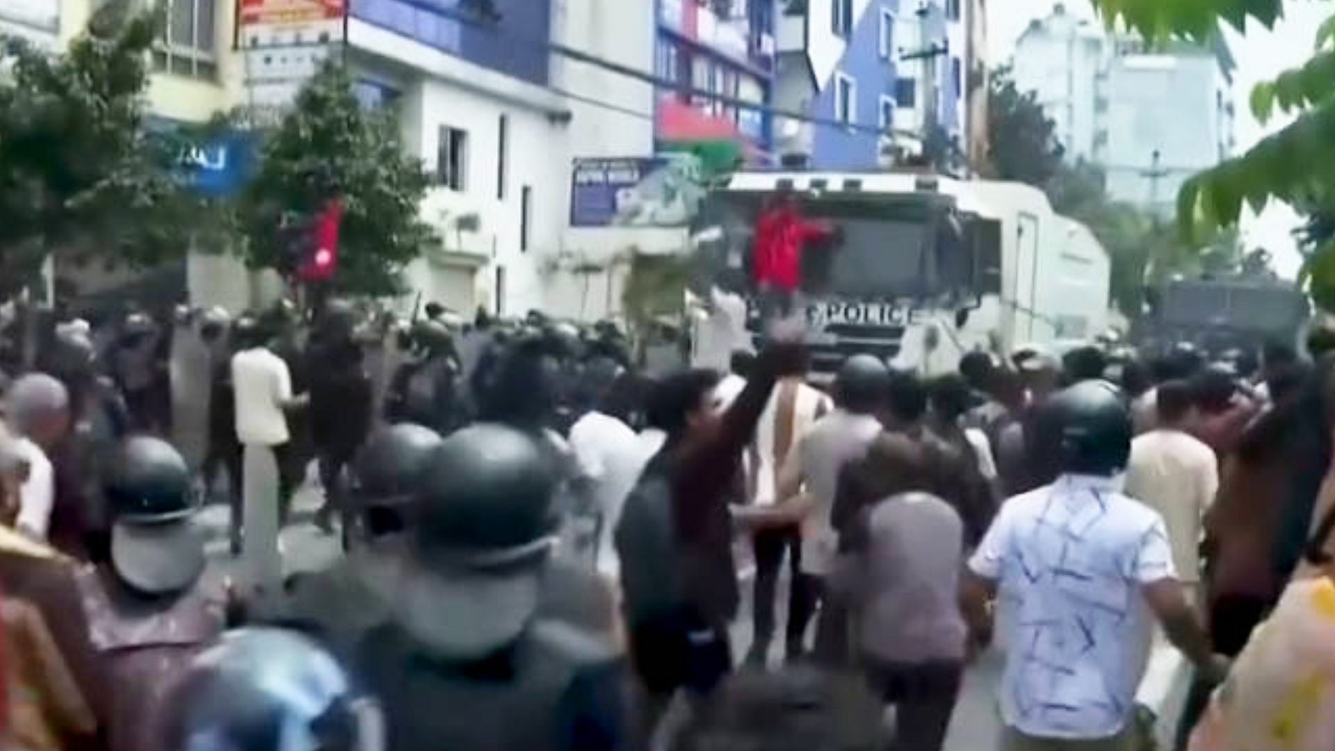 尼泊爾爆示威 外交部:47名台籍旅客返台、僑民平安 尼泊爾爆示威 外交部:47名台籍旅客返台、僑民平安