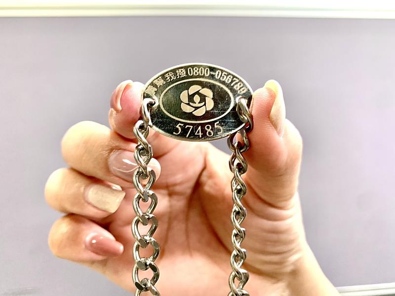 三峽警護送2失智長者返家 籲指紋捺印助更快回到家 三峽警護送2失智長者返家 籲指紋捺印助更快回到家