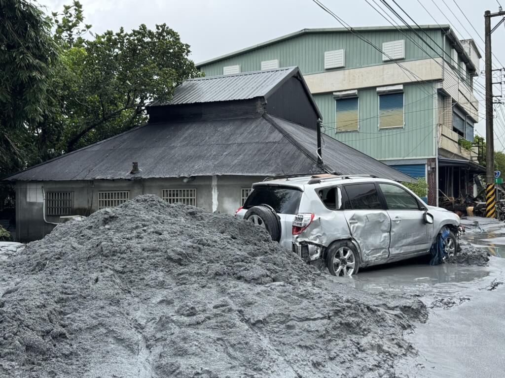 花蓮洪災兒慟母撥開手 「媽媽不想我一起被淹死」 花蓮洪災兒慟母撥開手 「媽媽不想我一起被淹死」