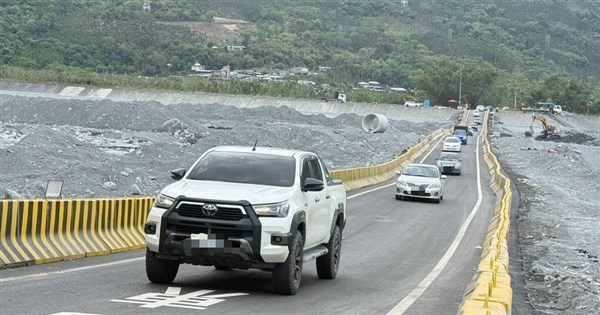 馬太鞍溪橋涵管便道通車 鋼便橋115年1月底前完工 馬太鞍溪橋涵管便道通車 鋼便橋115年1月底前完工