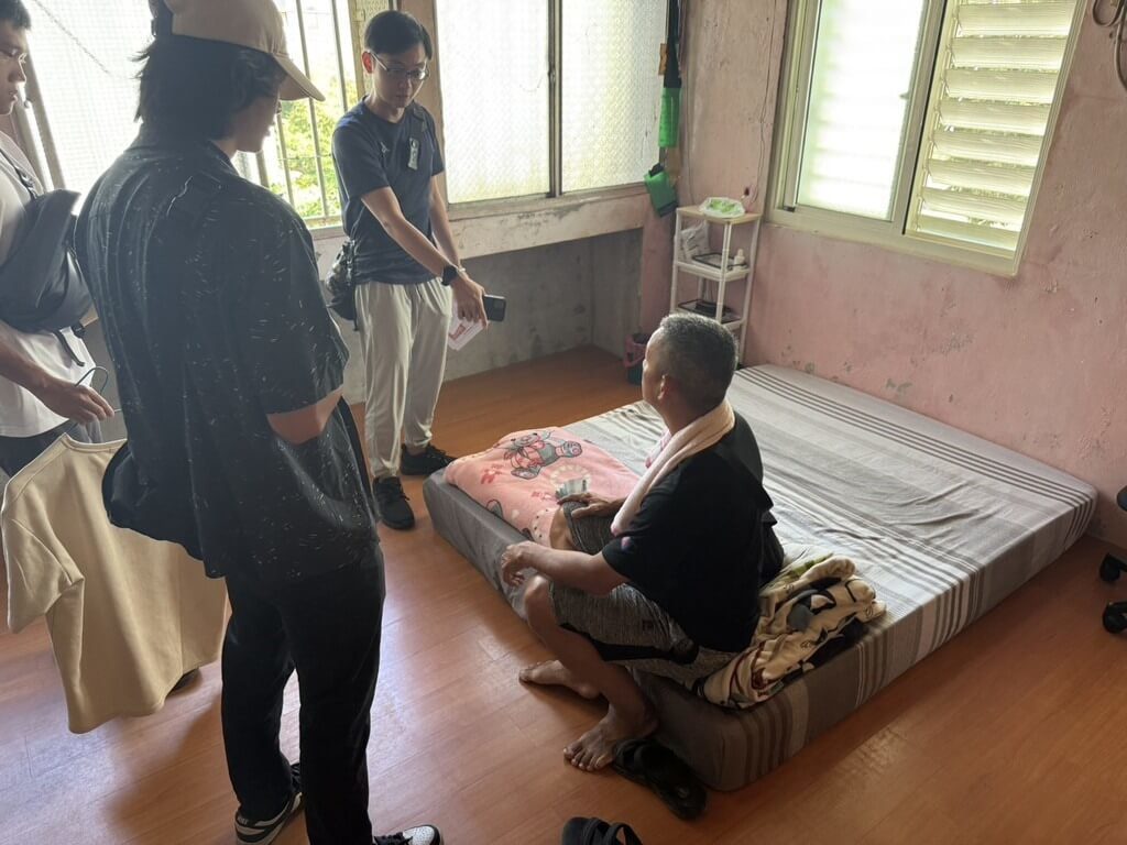 送餐志工偷光復災民13萬救命錢 花蓮警方逮捕送辦 送餐志工偷光復災民13萬救命錢 花蓮警方逮捕送辦