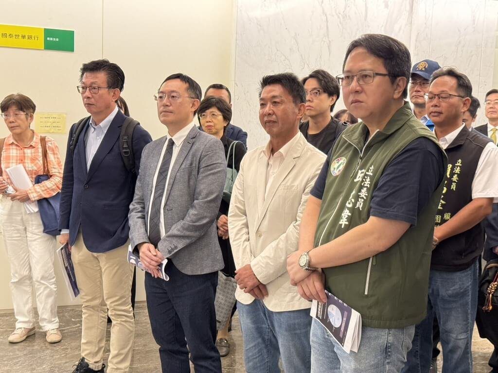 考察亞洲資產管理中心 許智傑:打造金融發展引擎 考察亞洲資產管理中心 許智傑:打造金融發展引擎