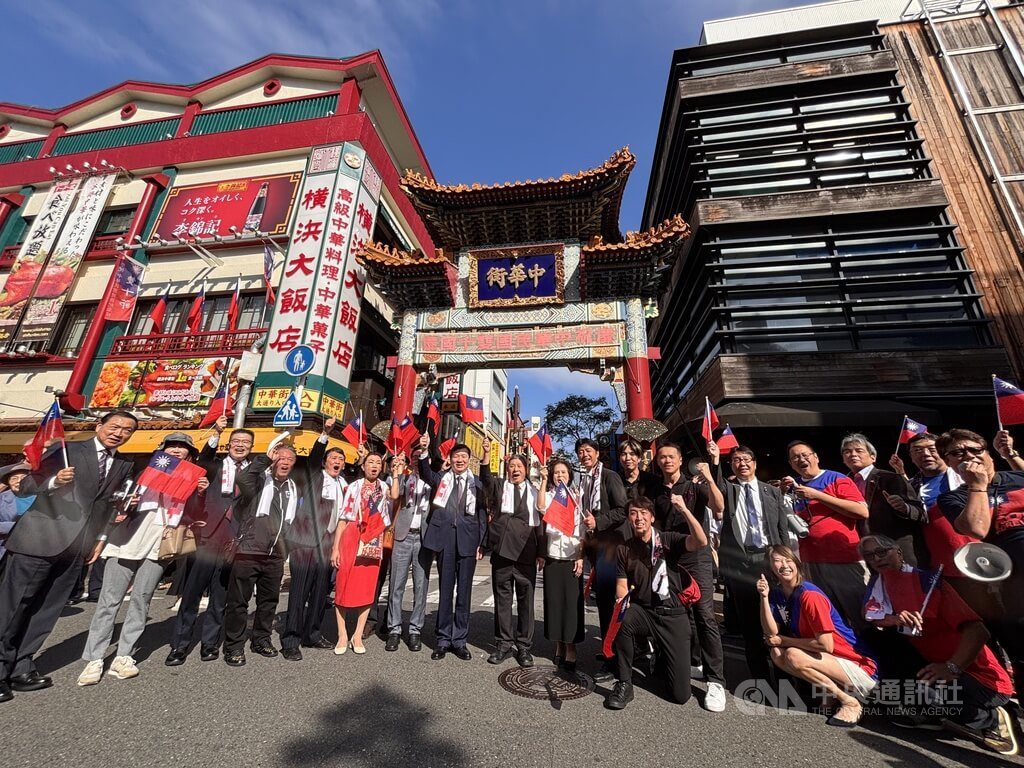 橫濱雙十國慶遊行氣氛熱烈 中華街旗海飄揚 橫濱雙十國慶遊行氣氛熱烈 中華街旗海飄揚